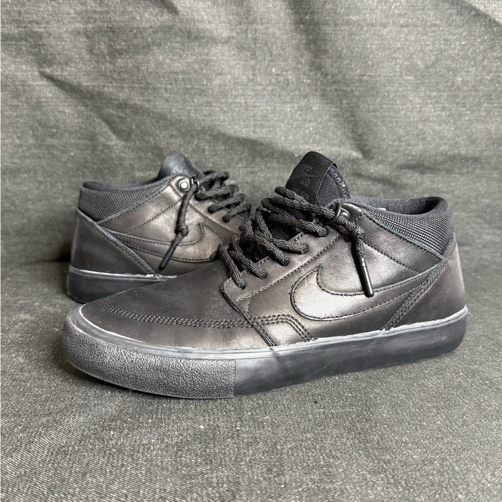 Nike - 2017 Black Leather SB mid sneakers - US Men’s 4.5 / Women's 6